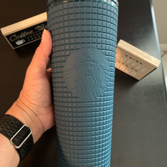 NWT Starbucks Winter 2023 Navy Blue Soft Touch Grid Tumbler 24 oz - Picture 9 of 9